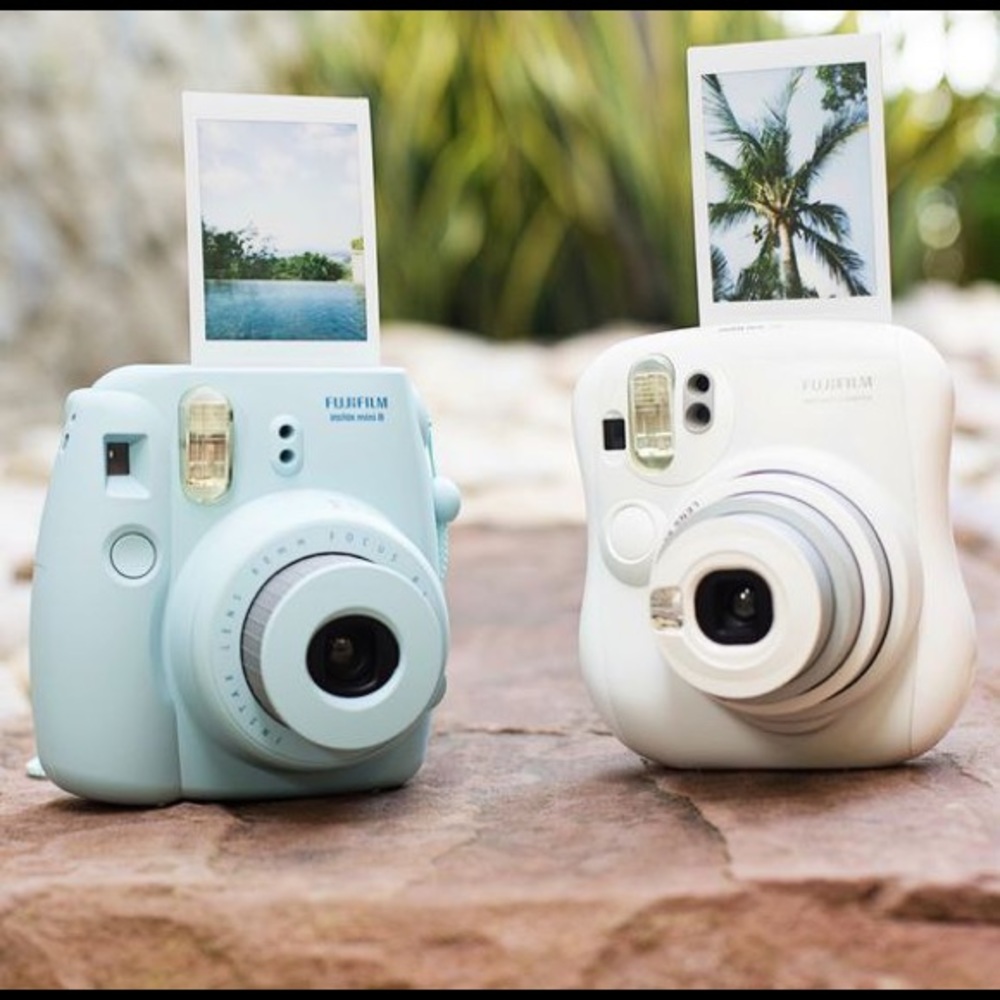 PASTEL BLUE POLAROID CAMERA